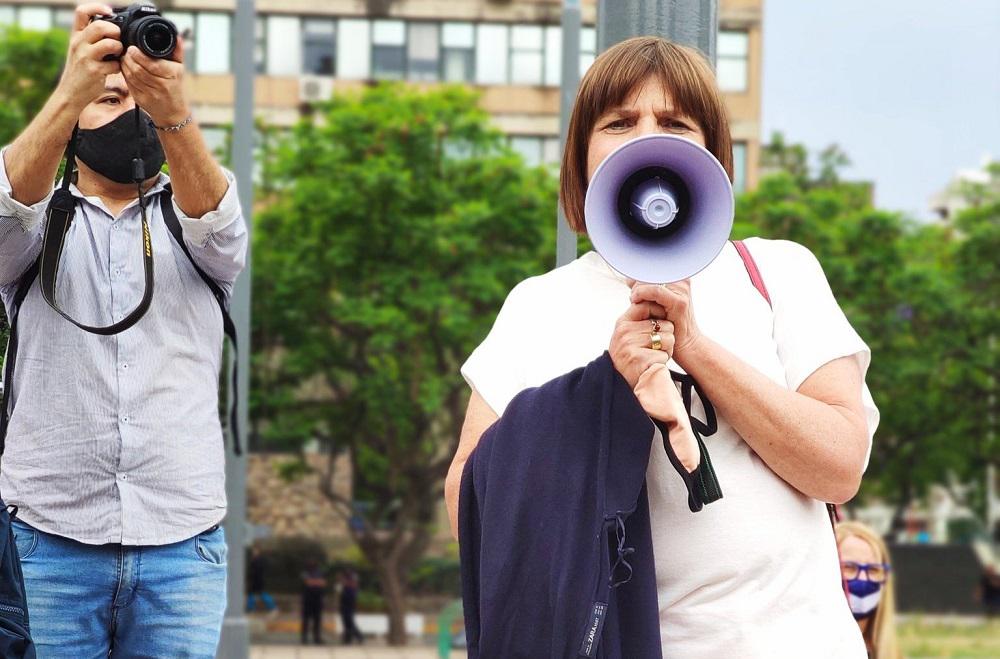 Patricia Bullrich Banderazo @Guadi_Pelosista