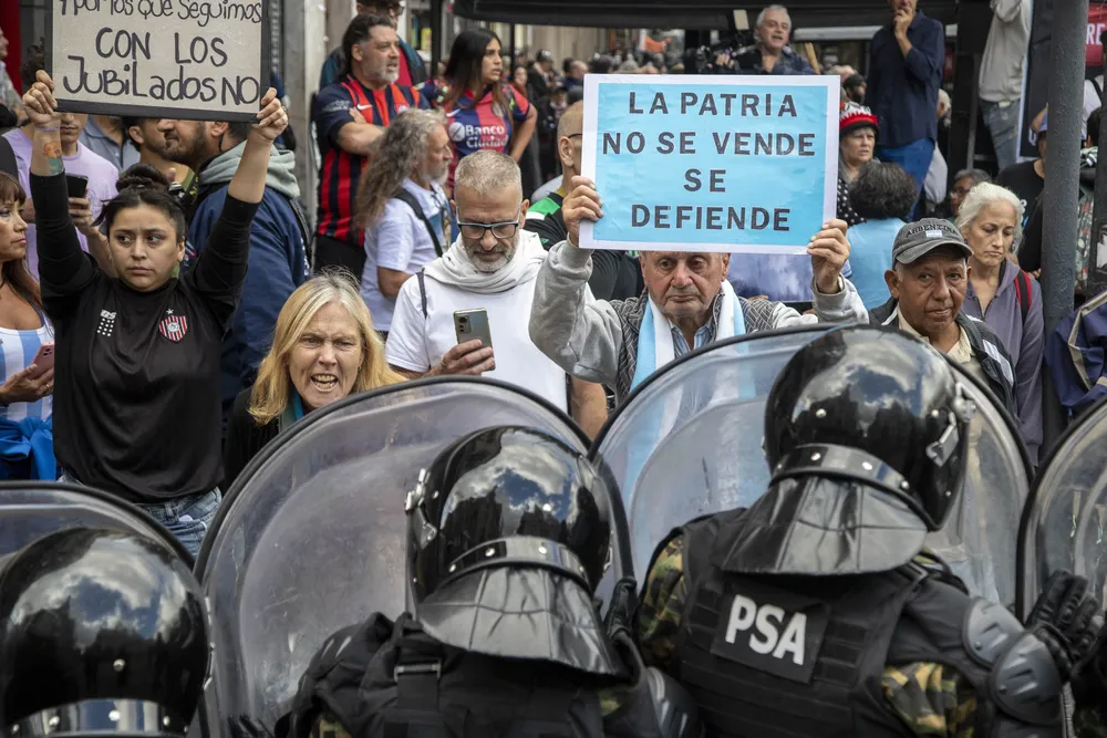 Represión a jubilados frente al Congreso (NA) 5