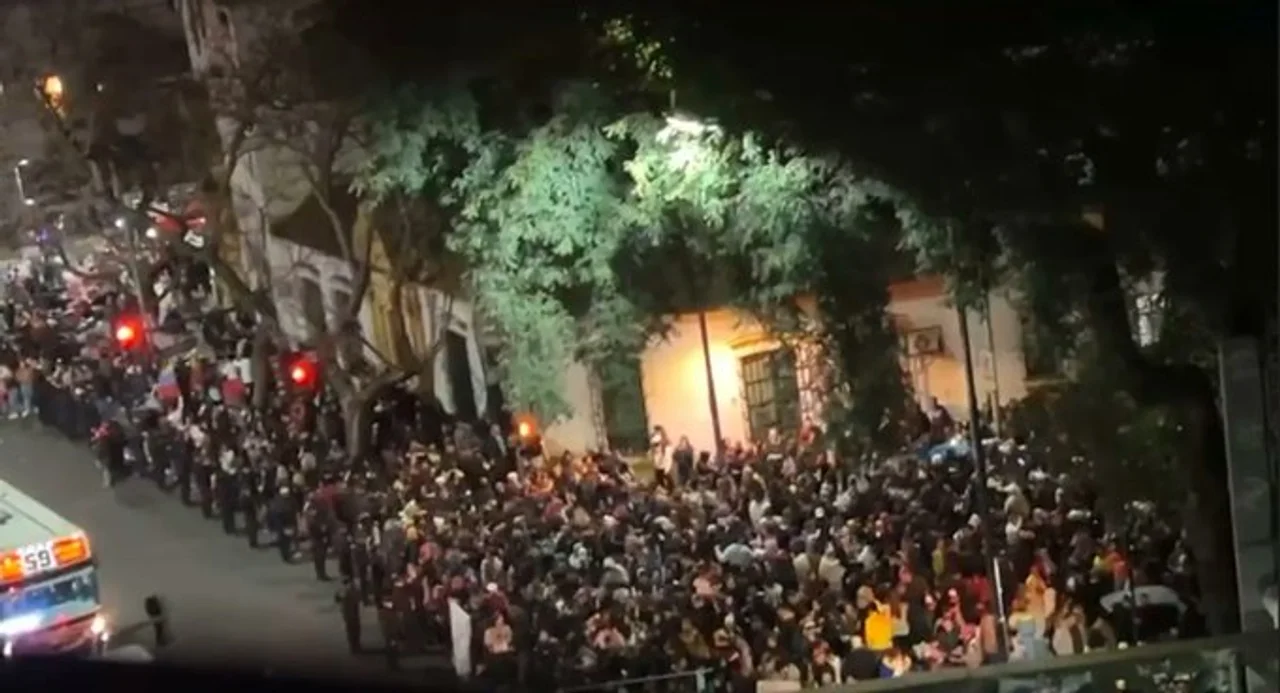 Disturbios en embajada de veneuzela en Argentina by na