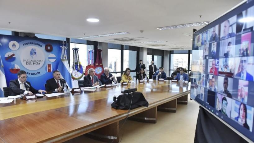Parlamento NOA BY GENTILEZA