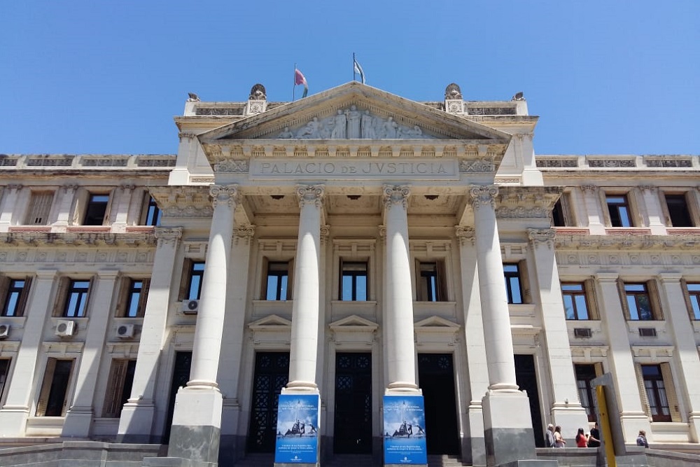 Palacio de Justicia 2 by Igna LNM