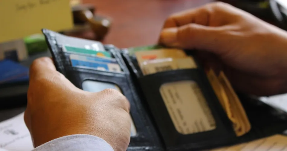 Billetera con tarjetas (Justicia Córdoba)
