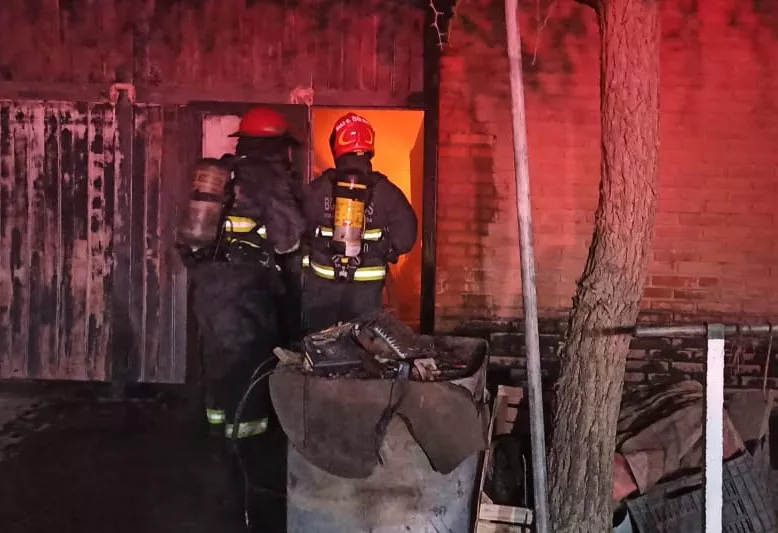 Incendio en taller de Villa Esquiú (Policía de Córdoba)