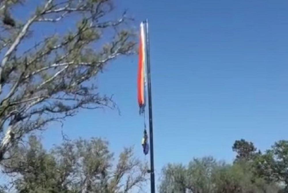 quema bandera lgbt