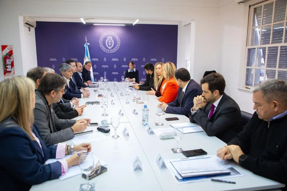 Calvo con Karina Milei foto prensa.cba