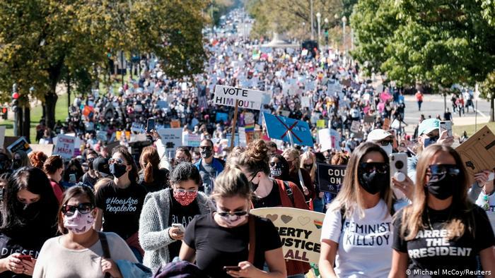 mujeres contra trump