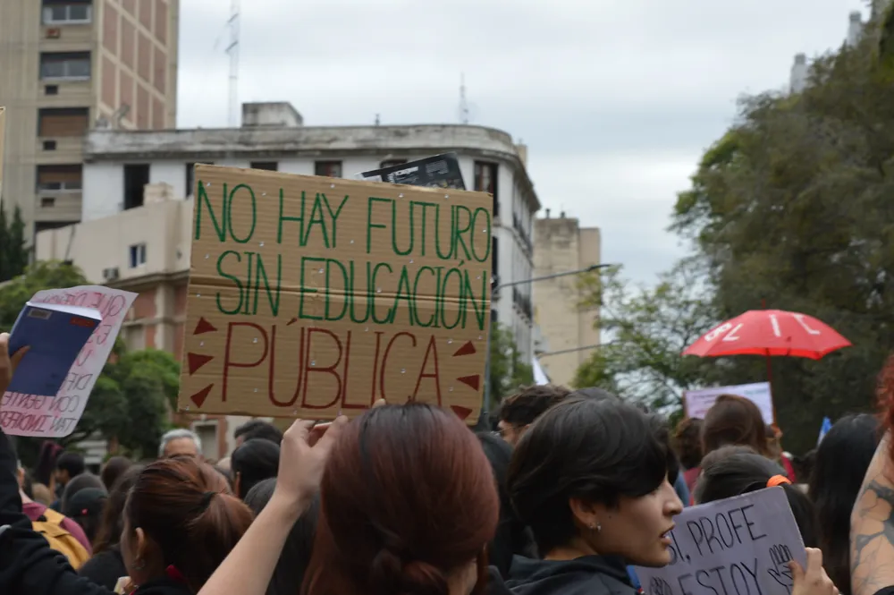 MARCHA universitaria by Miriam Campos LNM