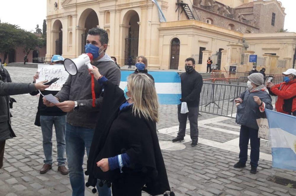 Comerciantes protestan por el aislamiento Foto javier Sassi