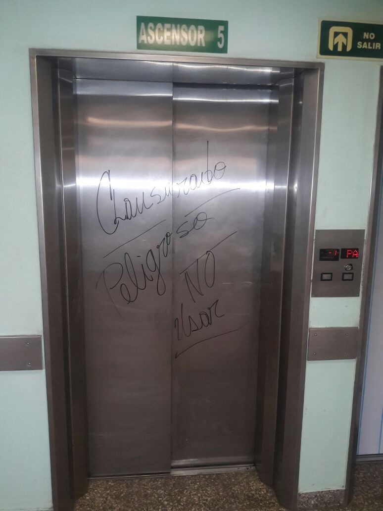 ascensor hospital 8
