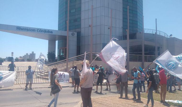 Abrazo sheraton Cadena 3