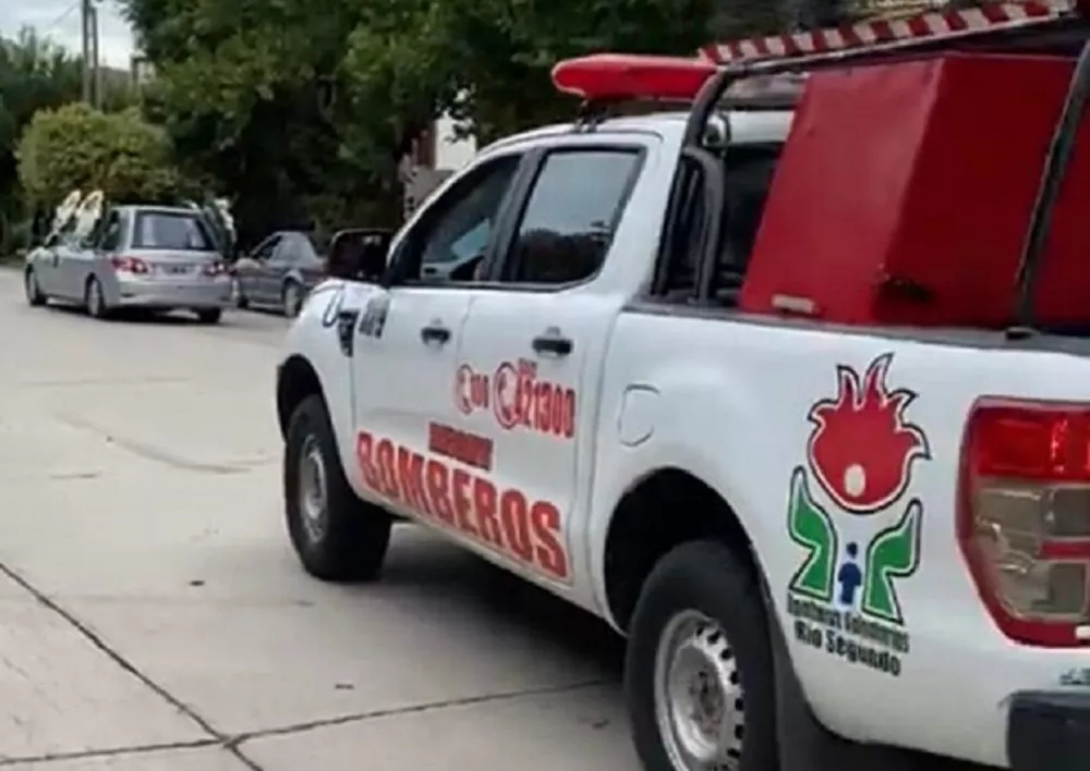 luana con bomberos ajustada