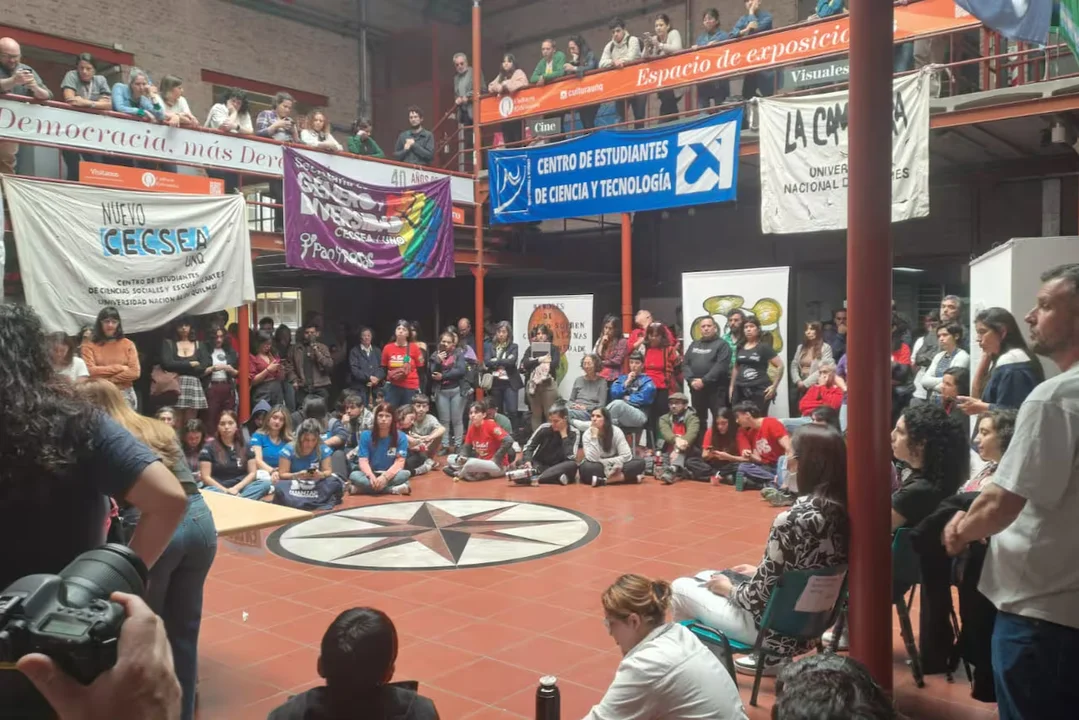 Universidad de Quilmes gas pimienta