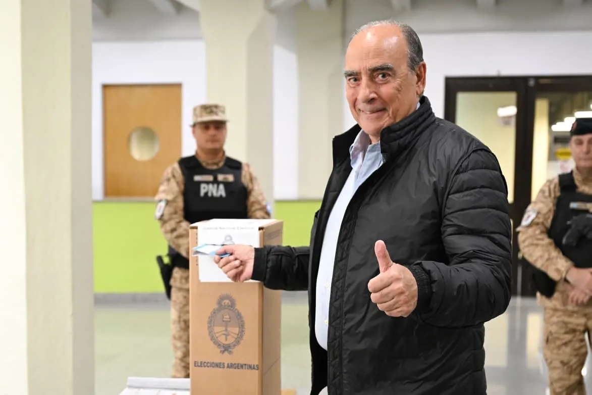 guillermo francos votando by na