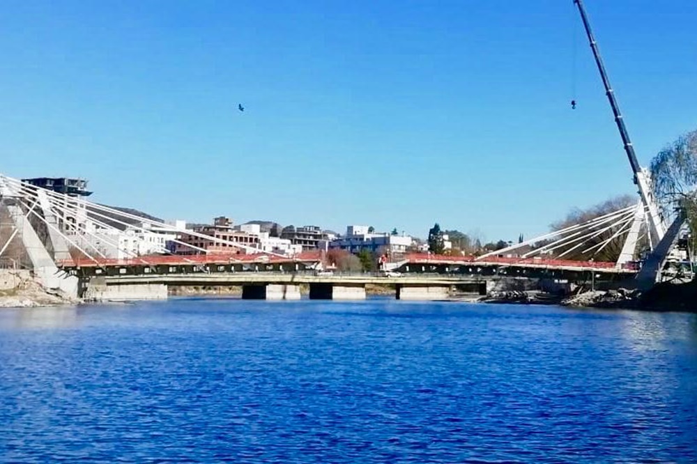nuevo puente peatonal Carlos Paz