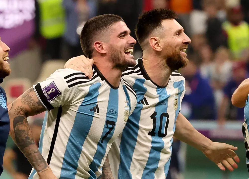 De Paul y Messi (Copa Mundial Fifa Twitter)