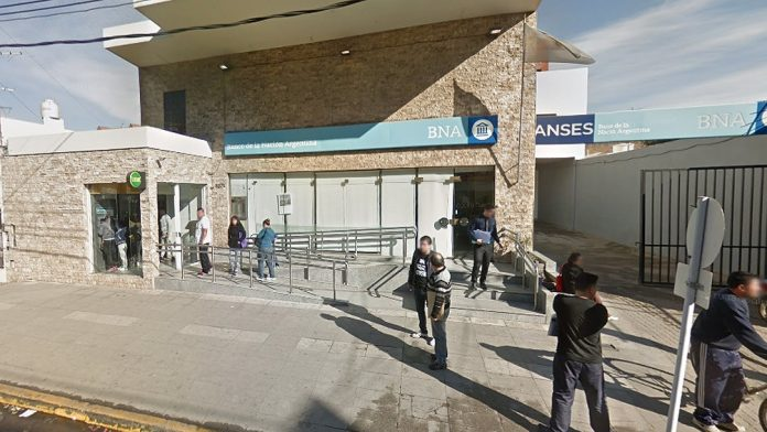 sucursal Banco Nación Isidro Casanova by Google Street View