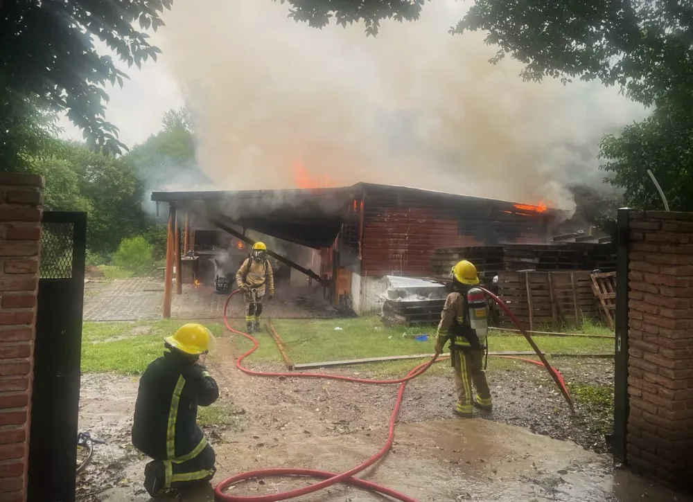 Incendio por rayo en Cosquín (Policía)
