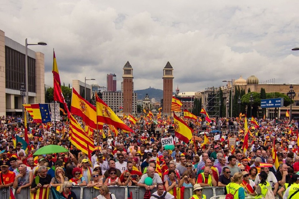 marcha contra separatistas barcelona by El Español