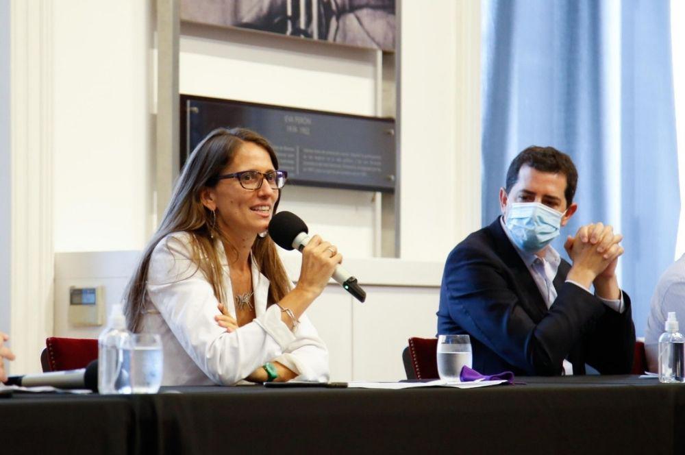 Elizabeth Gómez Alcorta con Wado De Pedro