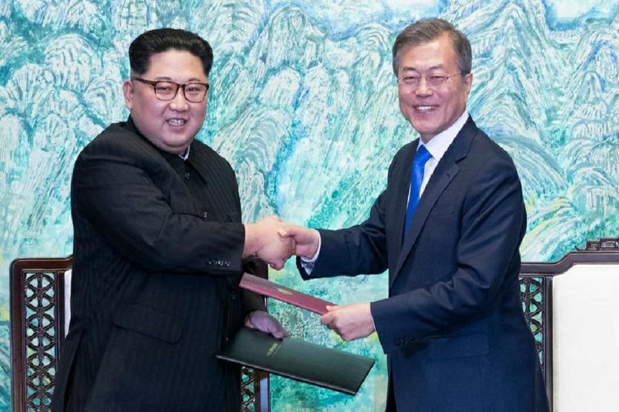 Kim Jong-un y Moon Jae-in Corea by AP