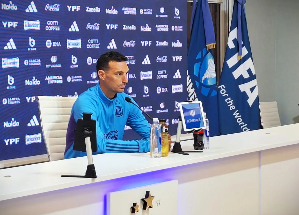 Scaloni en conferencia de prensa (Selección Argentina)