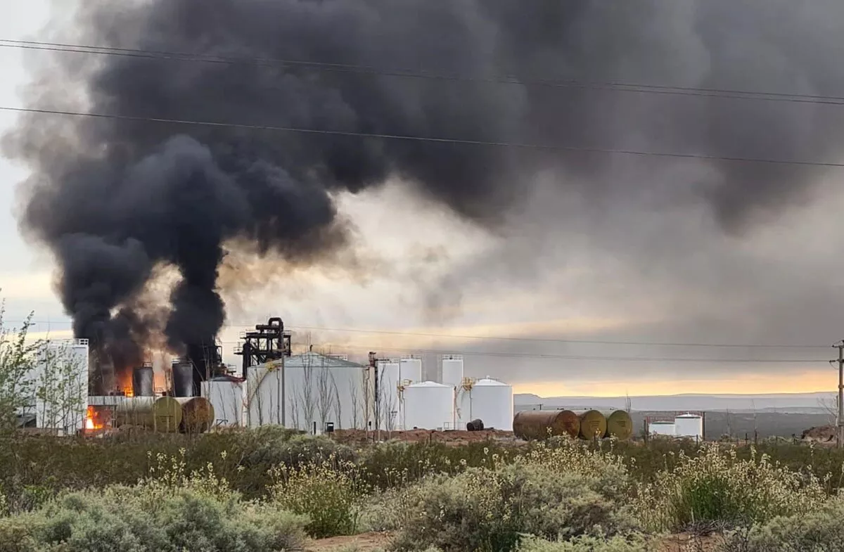 Incendios en refinería de Plaza Huincul (Andrea Vázquez Diario Río Negro)