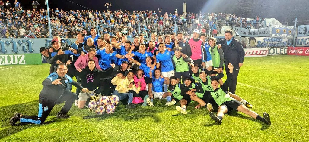 estudiantes de Rio IV by Tw del club