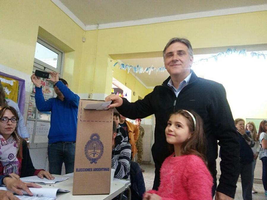 llaryora votando (1)