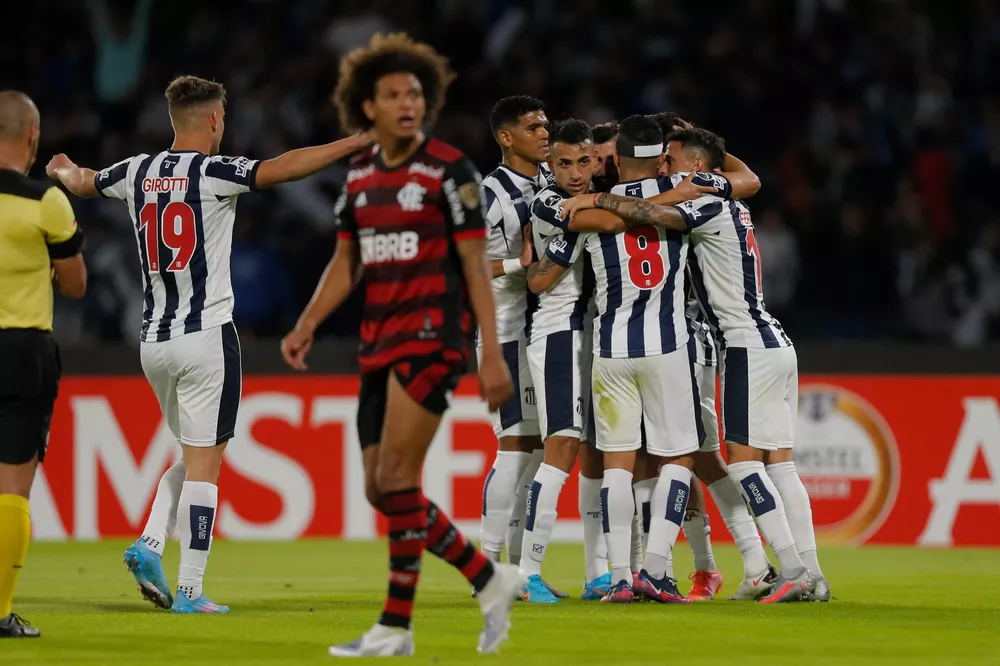abrazo talleres foto conmebol