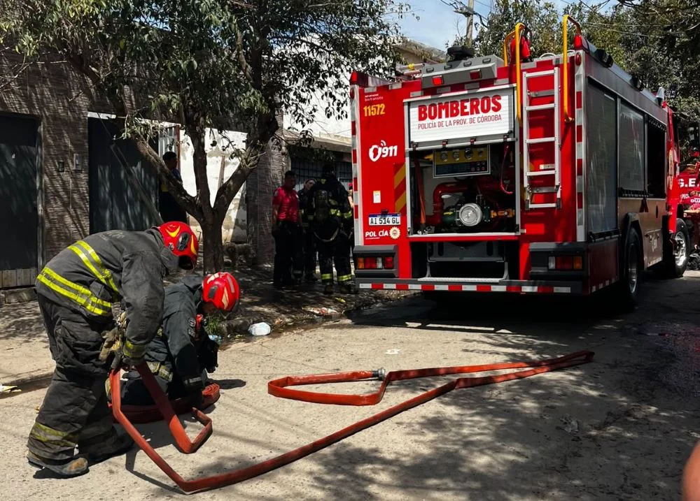 Bomberos incendio Policía de Córdoba