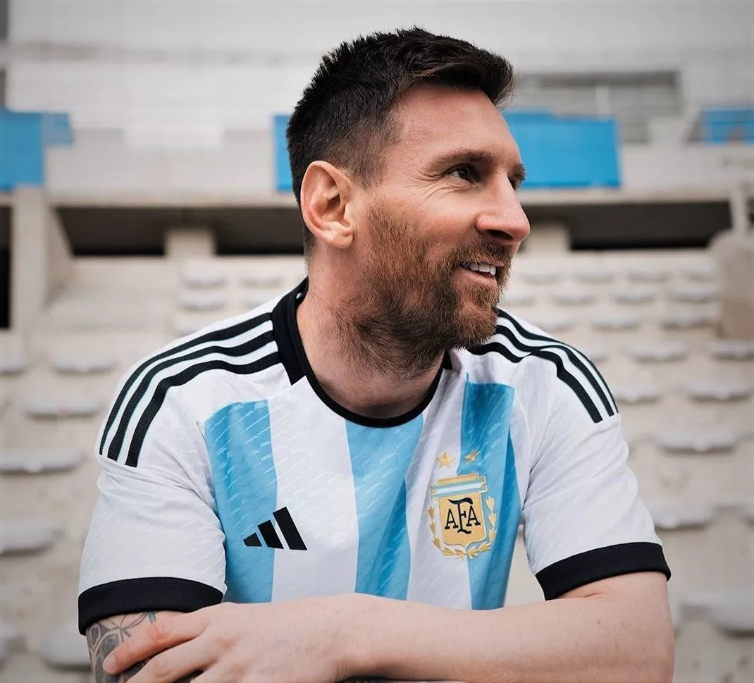 Qatar 2022: la Selección argentina dio a conocer la camiseta para el Mundial