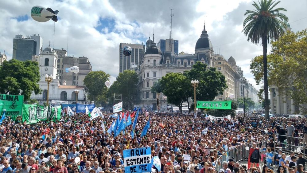 Plaza de mayo 24M foto abuelas