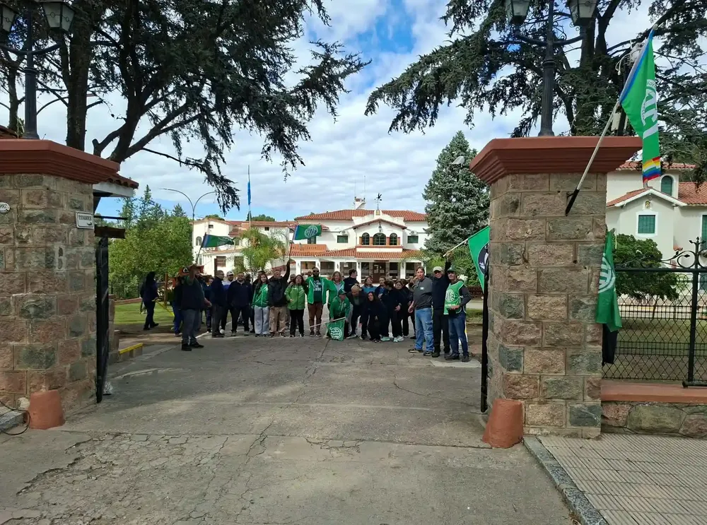 Trabajadores de Casa Serrana by LaEstafetaOnLine