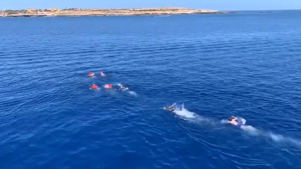 Open Arms en Lampedusa by @campsoscar