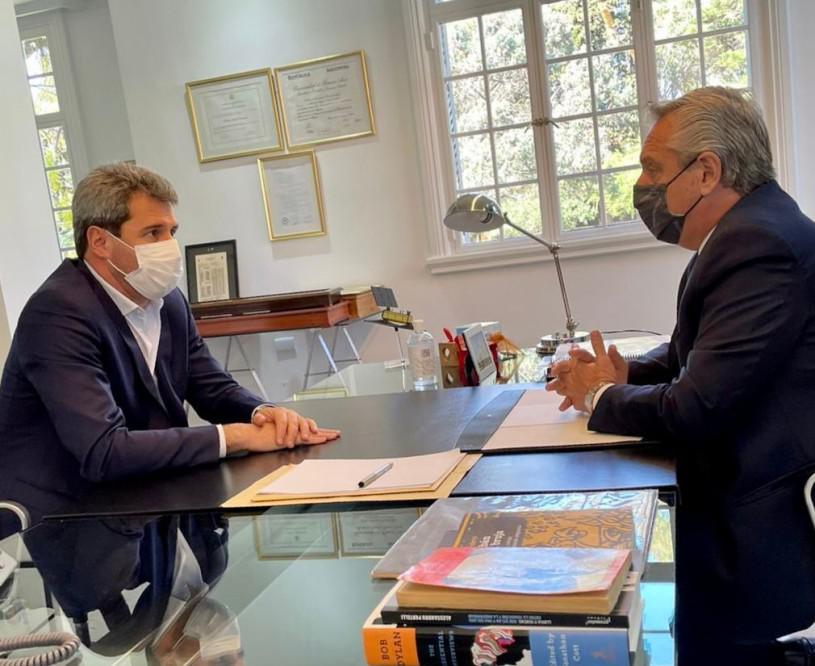 Fernández con Uñac by Télam