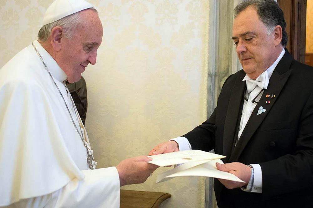 valdes-con-el-papa-francisco © radiografica