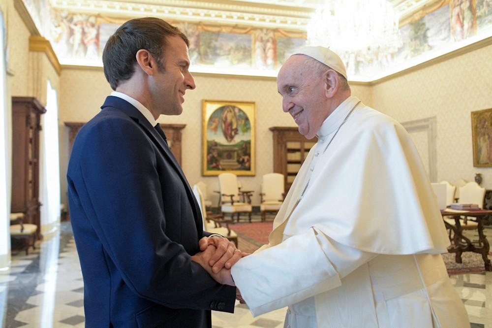 Francisco y Macron by Télam