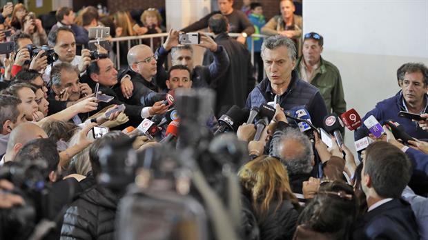 Macri foto Dyn
