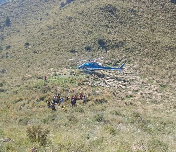 Rescate de personas en el cerro Uritorco (Policía) 2