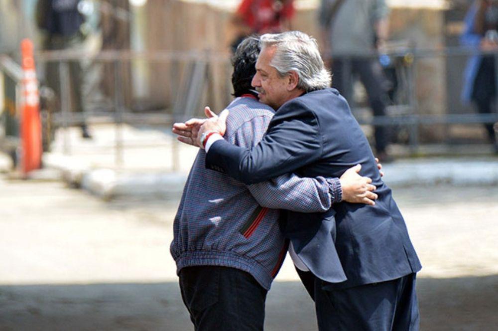 Abrazo Evo Alberto Fernández
