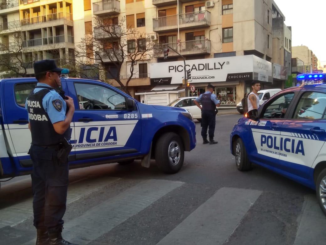 policia cuarentena