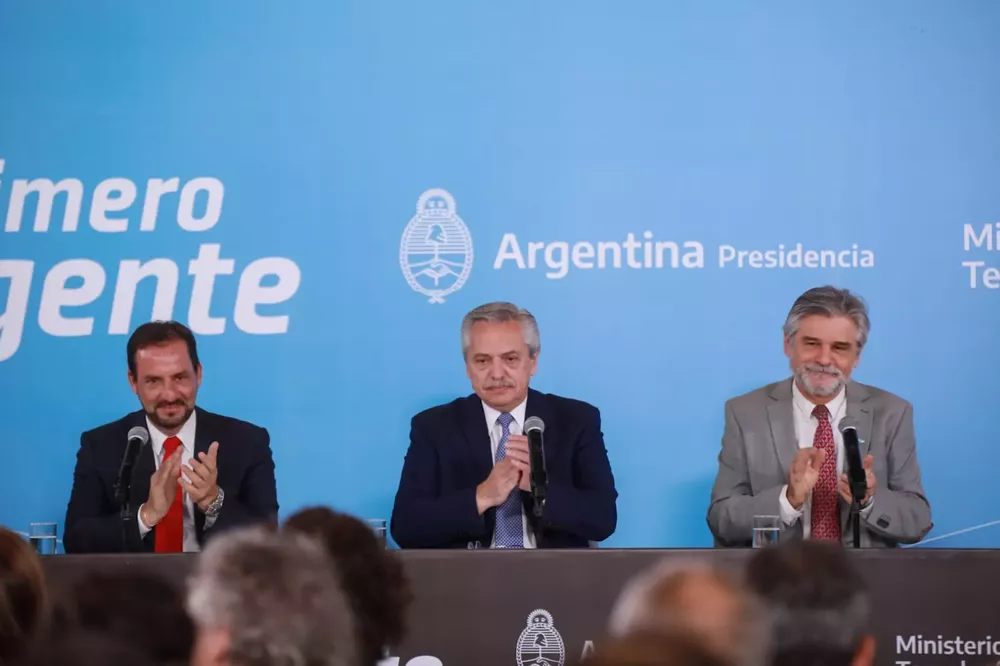Acto de promulgación de la Ley de Bio y Nanotecnología