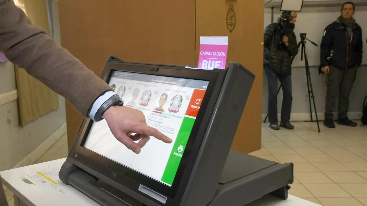 Voto electrónico en CABA by télam Pablo Añeli