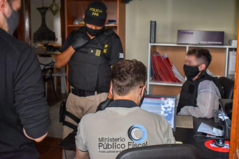detenidos por medicamentos vendidos via web by MPF
