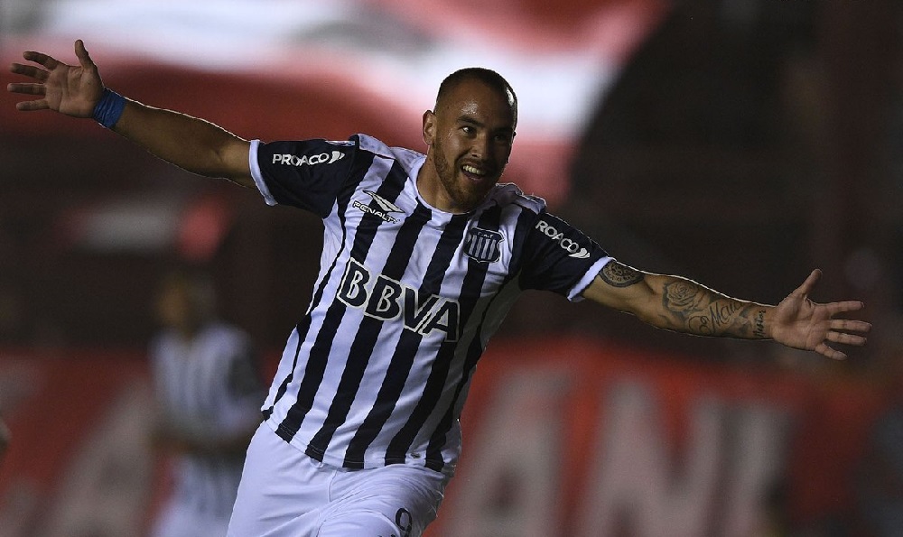 Junior Arias Talleres La Paternal