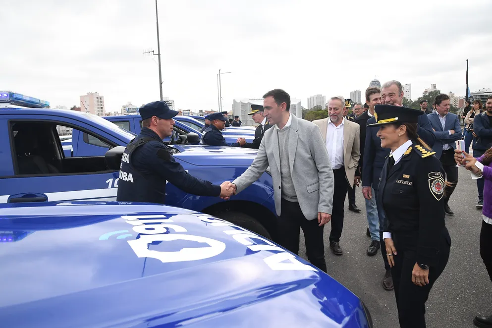 Entrega de camionetas policiales by prensacba