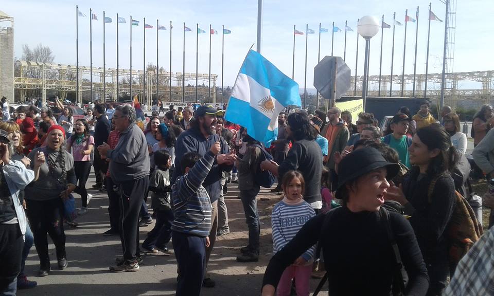 banderazo by fb Unidos por el Monte