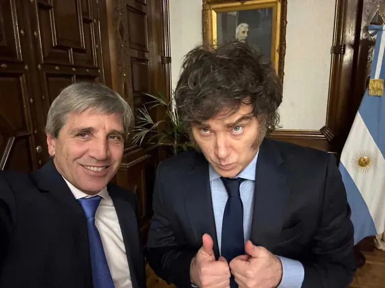 Toto-Caputo-y-Javier-Milei