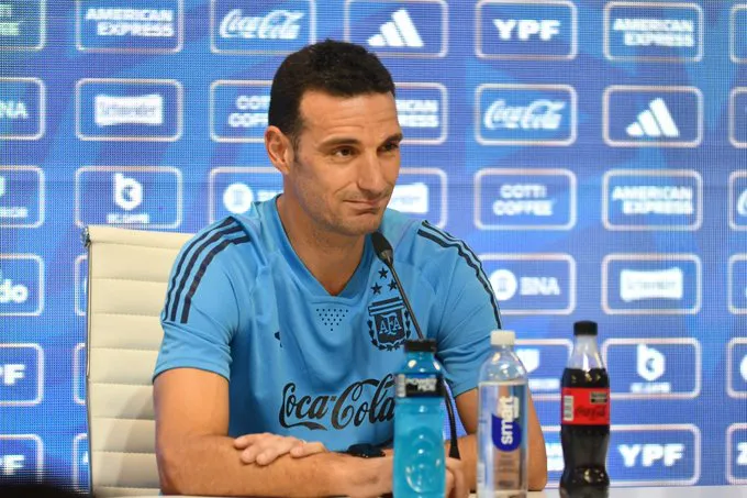 Lionel Scaloni en conferencia de prensa (Twitter Selección Argentina) 10
