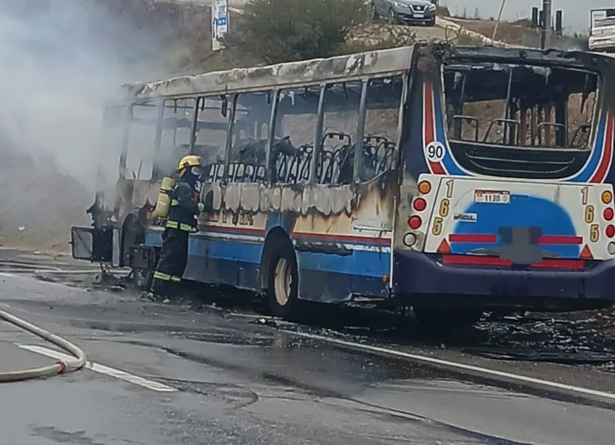 colectivo incendiado by policía